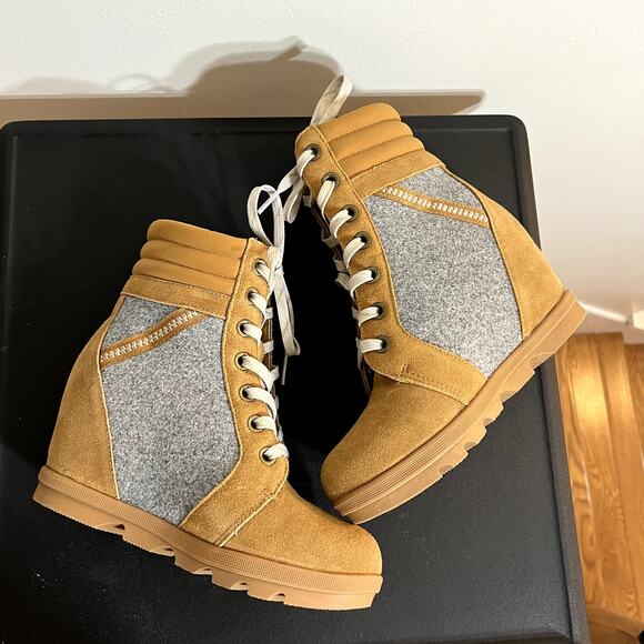 NWT Wedge Boots - Picture 6 of 7